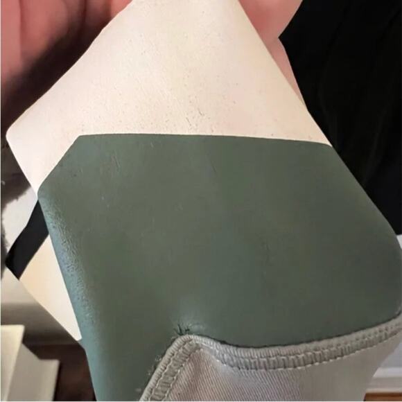 ALL ACCESS Tour Cropped Colorblock Leggings - Picture 4 of 8